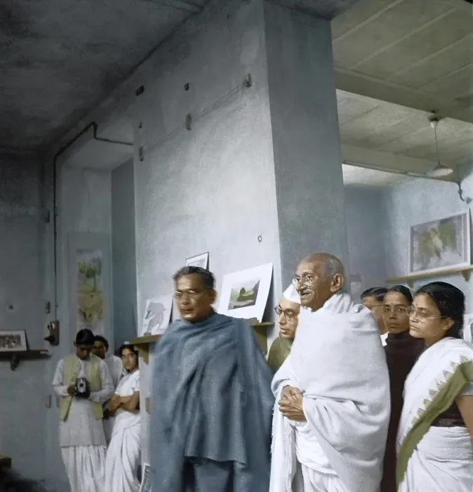 Framed Print : Mahatma Gandhi in Kala Bhavan, Santiniketan, West Bengal, India, Asia, February 18, 1940, Asia