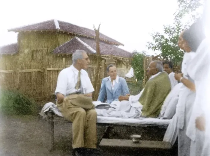 Framed Print : Mahatma Gandhi meeting visitors from England, Sevagram, Wardha, Maharashtra, India, Asia, 1940, Asia