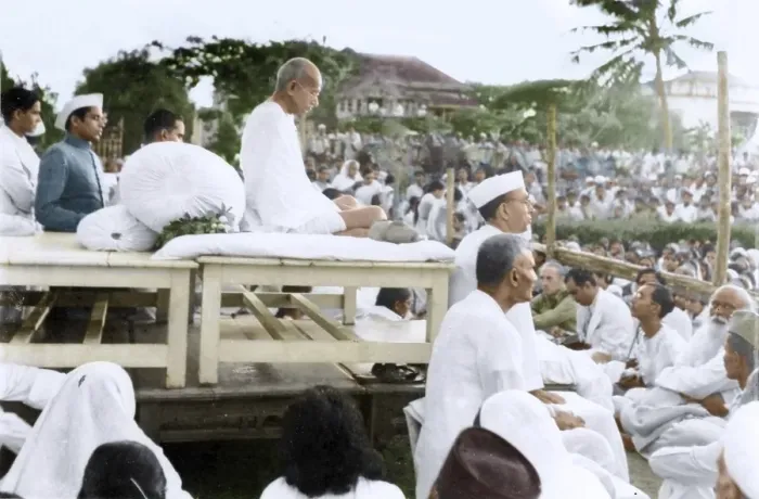 Framed Print : Mahatma Gandhi during prayer meeting, Mumbai, Maharashtra, India, Asia, 1945, Asia