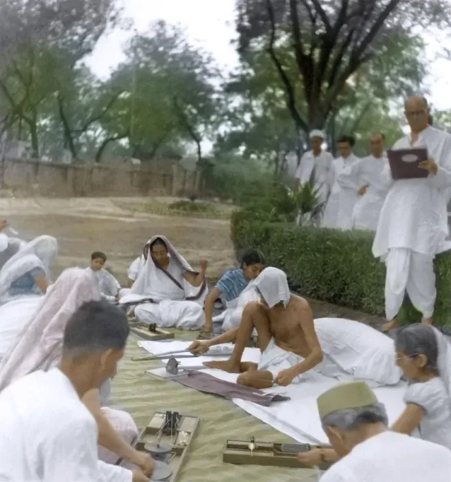 Framed Print : Mahatma Gandhi spinning during a spinning campaign, New Delhi, India, Asia, 1939, Asia