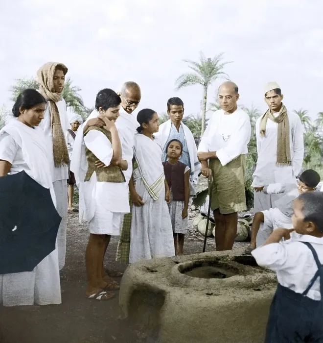 Framed Print : Mahatma Gandhi and supporters at Satyagraha Ashram, Sevagram, Wardha, India, September 1940, Asia