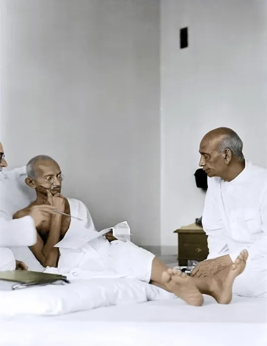 Framed Print : Mahatma Gandhi talking with Sardar Vallabhbhai Patel, Birla House, Mumbai, Maharashtra, India, August 1942, Asia