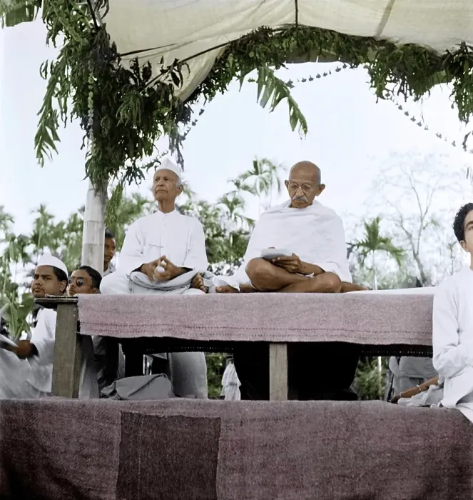 Framed Print : Mahatma Gandhi with Thakkar Bapa after Hindu Muslim riots, Bangladesh, Asia, November 1946, Asia