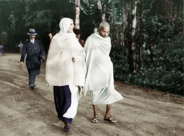 Framed Print : Mahatma Gandhi walking with Mirabehn at Villeneuve Montreux, Switzerland, December 9, 1931, Europe Framed Print : Mahatma Gandhi walking with Mirabehn at Villeneuve Montreux, Switzerland, December 9, 1931, Europe