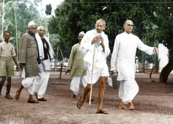 Framed Print : Mahatma Gandhi way to visit exhibition Congress compound, Faizpur, India, Asia, December 25, 1936, Asia