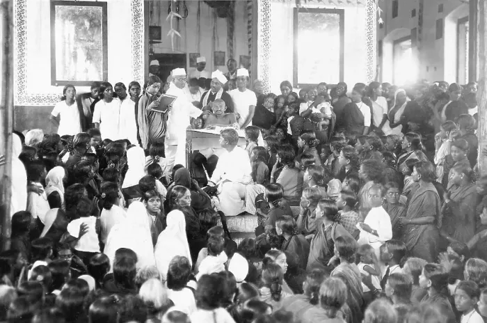Framed Print : Mahatma Gandhi at a women's meeting, Chennai, Tamil Nadu, India, Asia, September 1921, Asia