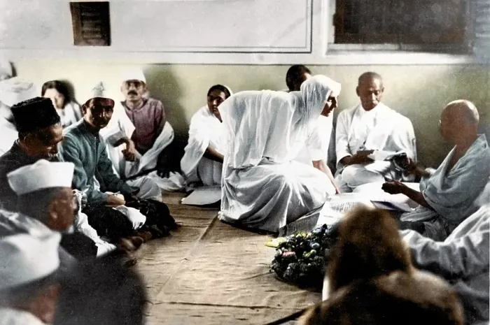 Framed Print : Mahatma Gandhi at Working Committee meeting, Mani Bhavan, Mumbai, India, Asia, December 29, 1931, Asia