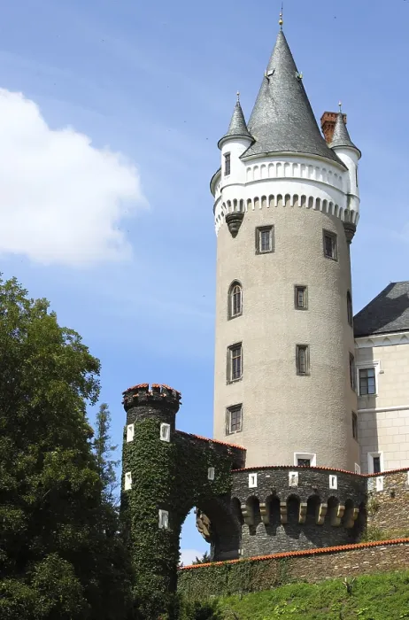 Framed Print : The main tower of Zleby castle, Czech Republic Framed Print : The main tower of Zleby castle, Czech Republic
