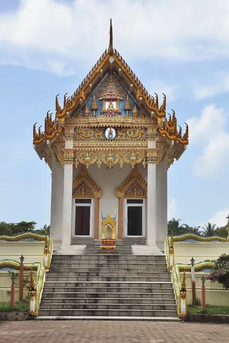 Framed Print : The majestic and beautiful Buddhist temple on the island of Koh Samui