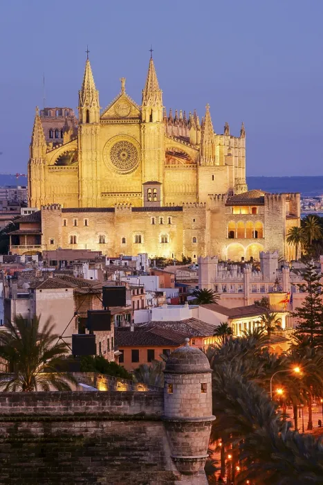 Framed Print : Majorca Cathedral (13th-20th century) and Sant Pere Baluard