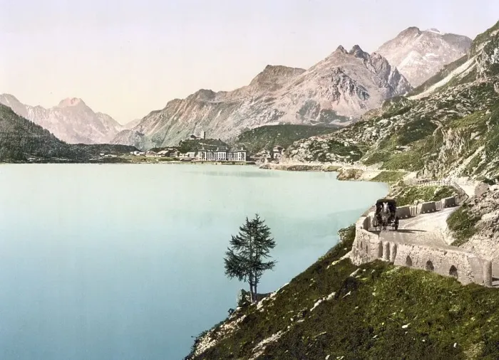Framed Print : Maloja, Dorf am Malojapass zwischen dem Oberengadin und dem Bergell im Kanton Graubuenden
