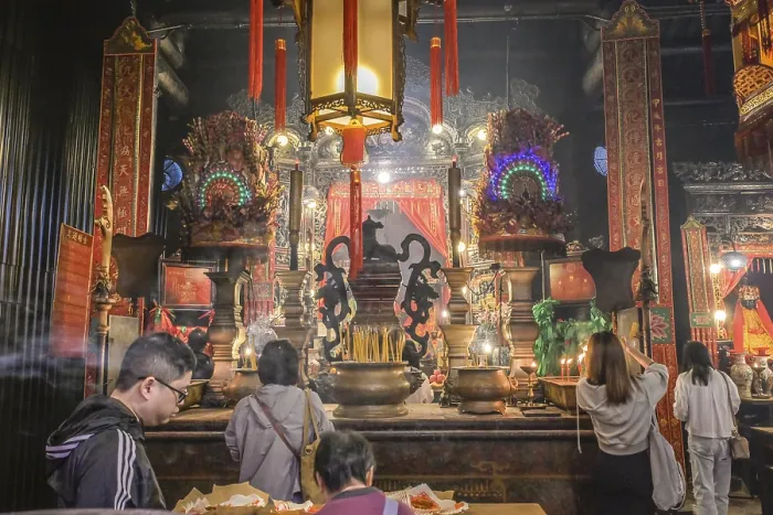 Framed Print : Man Mo Temple, Hollywood Road, Sheung Wan