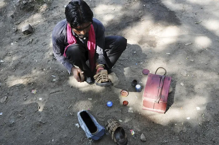 Framed Print : Man shoes polishing, mount abu Framed Print : Man shoes polishing, mount abu