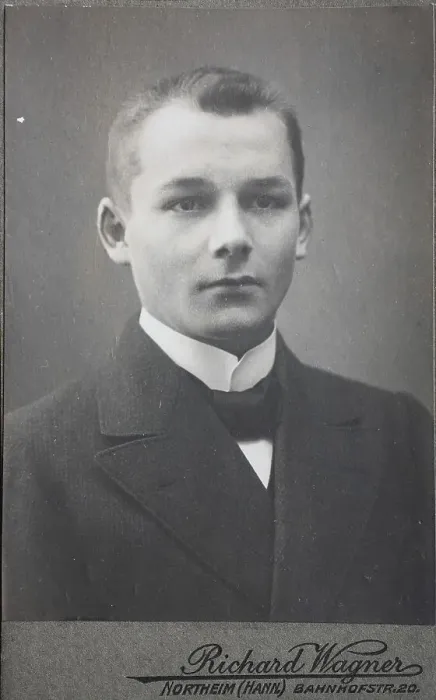 Framed Print : Man, visit format, Carte de Visite