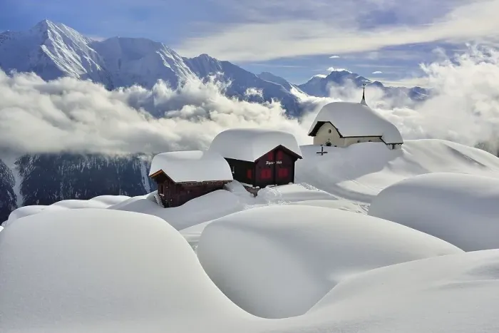 Framed Print : Maria zum Schnee chapel with snow-covered log cabins
