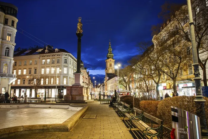 Framed Print : Marian column, Herrengasse, tower of the parish church