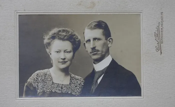 Framed Print : Married couple, visit format, Carte de Visite
