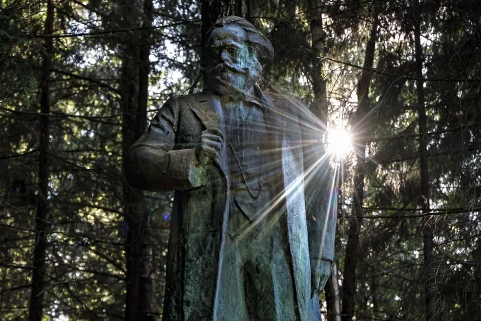 Framed Print : Marx monument in the sunlit forest of Grutas Park in Druskininkai Framed Print : Marx monument in the sunlit forest of Grutas Park in Druskininkai