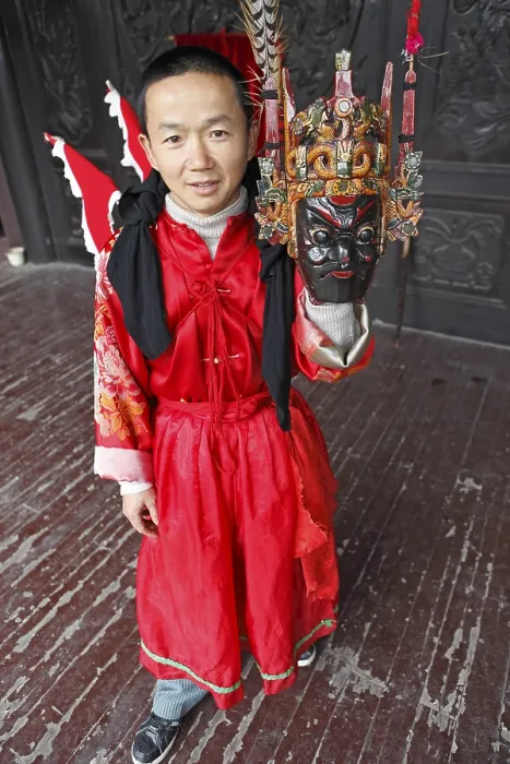 Framed Print : Mask dancer in Ci-Yun Temple holding a traditional mask