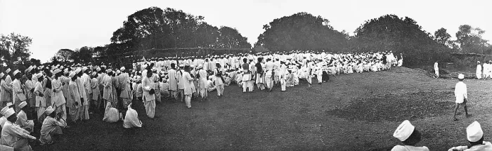 Framed Print : The mass raid of a salt depot in Gujarat, India, Asia, May 21, 1930, Asia