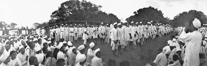 Framed Print : The mass raid of a salt depot in Gujarat, India, Asia, May 21, 1930, Asia