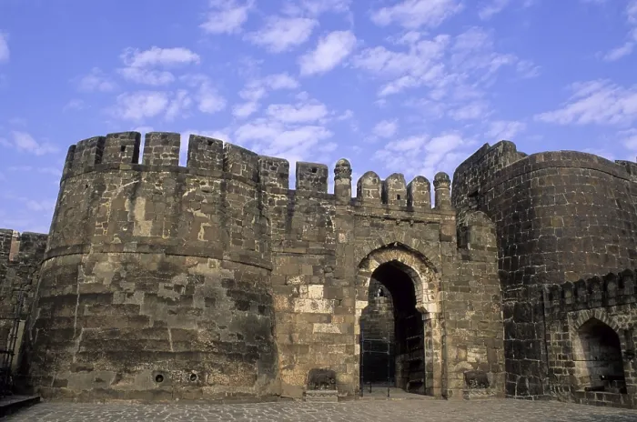 Framed Print : Massive Fortification and Main Entrance Of Daulatabad Fort Framed Print : Massive Fortification and Main Entrance Of Daulatabad Fort