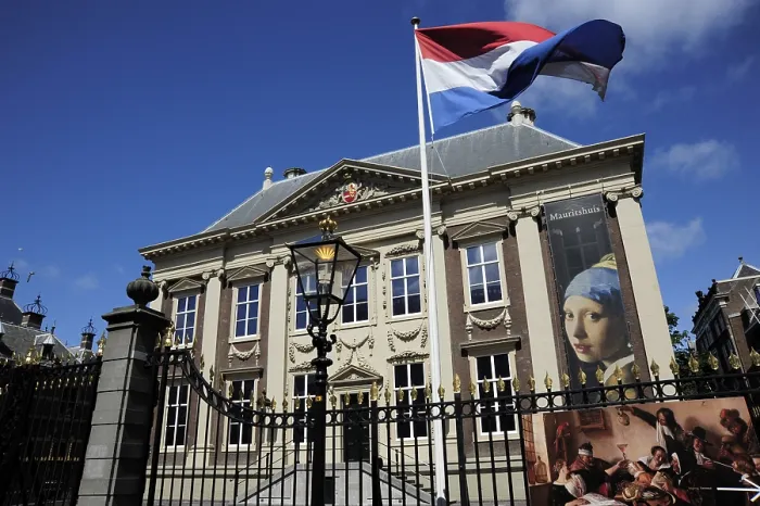 Framed Print : Mauritshuis Museum, a building in the style of classicism Framed Print : Mauritshuis Museum, a building in the style of classicism