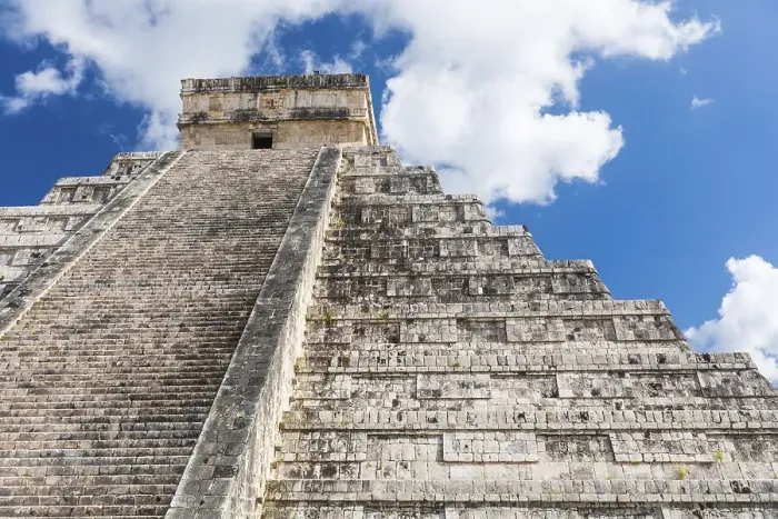 Framed Print : Mayan el castillo pyramid at the archaeological site in chichen itza