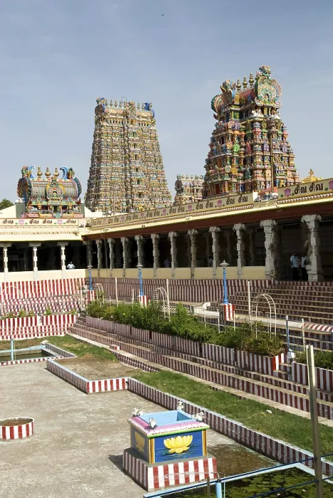 Framed Print : Meenakshi temple and golden lotus tank in Madurai
