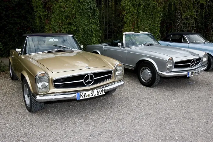 Framed Print : Mercedes SL Cabrio Pagode, vintage car meeting Framed Print : Mercedes SL Cabrio Pagode, vintage car meeting