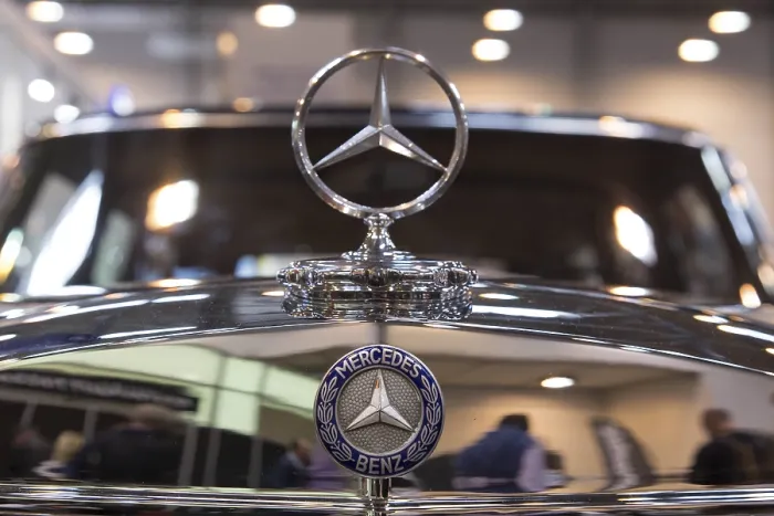 Framed Print : Mercedes star on a Mercedes Benz 600