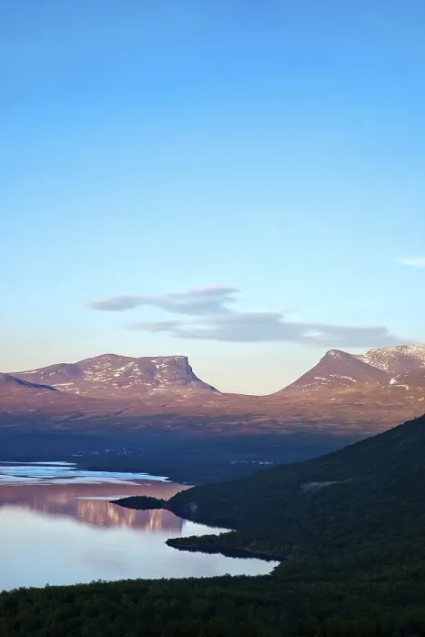 Framed Print : Midnight sun at the Tornetraesk with the Lapporten mountain