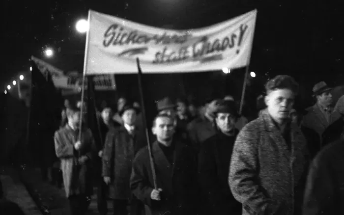 Framed Print : Miners and employees of the Moeller-Rheinbaben colliery in Bottrop
