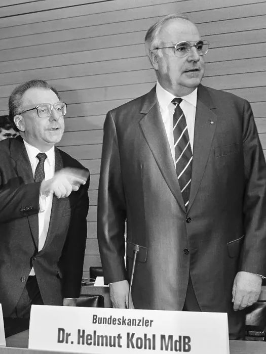Framed Print : Minister President Lothar Spath and Federal Chancellor Helmut Kohl in the Baden-Wurttemberg state parliament
