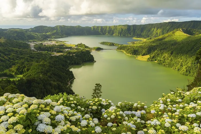 Framed Print : Miradouro da Vista do Rei. Sete Cidades Caldera