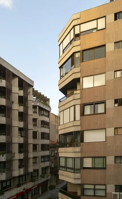Framed Print : Modern apartment housing in city centre of Edificio Vicente Suarez
