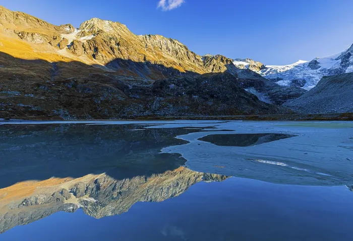 Framed Print : The Moiry glacier and mountain peaks are reflected in Lac de Chateaupre