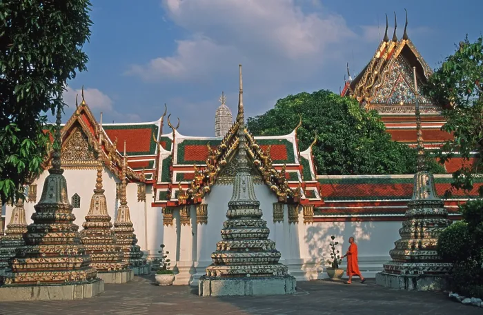 Framed Print : Monk, Chedis, Wat Pho, Bangkok