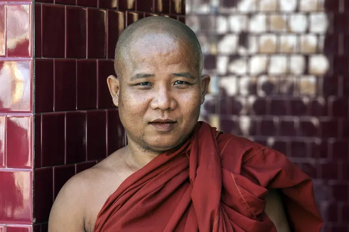 Framed Print : Monk at the Mahamuni Buddha Temple or Mahamuni Pagoda