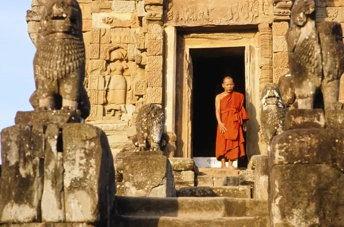 Framed Print : Monk praying at Bakhong, Siem Reap