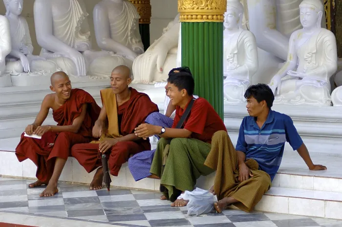 Framed Print : Monks at Shwedagonpagoda, Yangoon