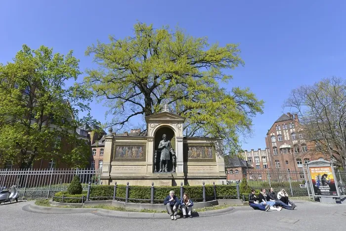 Framed Print : Monument, Albrecht von Graefe, Luisenstrasse