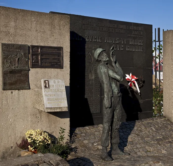 Framed Print : Monument to the Fallen Shipyard Workers Framed Print : Monument to the Fallen Shipyard Workers