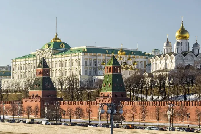 Framed Print : The Moscow Kremlin and a Grand Palace Framed Print : The Moscow Kremlin and a Grand Palace