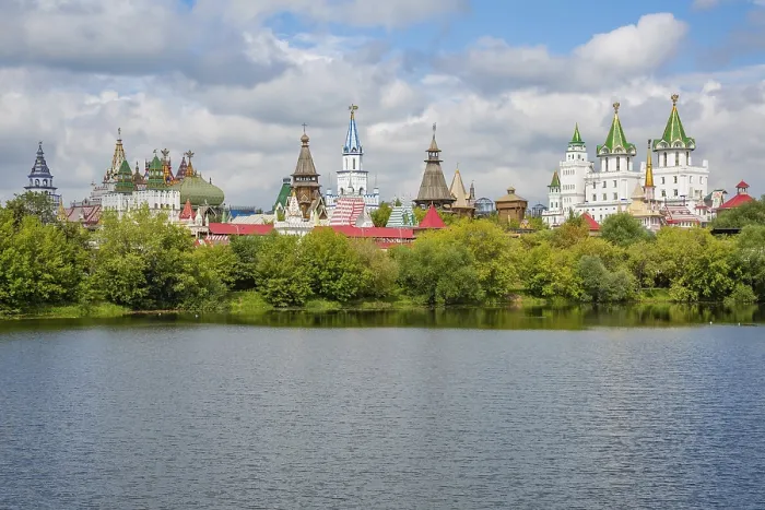 Framed Print : Moscow, Russia - August 16, 2020: The complex of buildings of the Kremlin in Izmailovo Framed Print : Moscow, Russia - August 16, 2020: The complex of buildings of the Kremlin in Izmailovo
