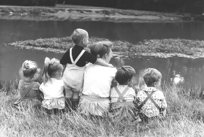 Framed Print : Mother with 5 children, ca. 1955