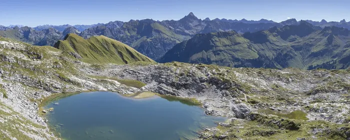 Framed Print : Mountain panorama over Laufbichlsee