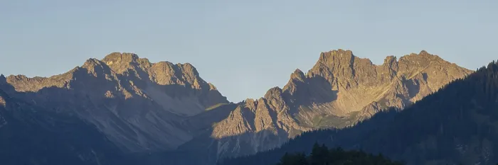 Framed Print : Mountain panorama at sunrise from Stillachtal into Warrmatsgundtal