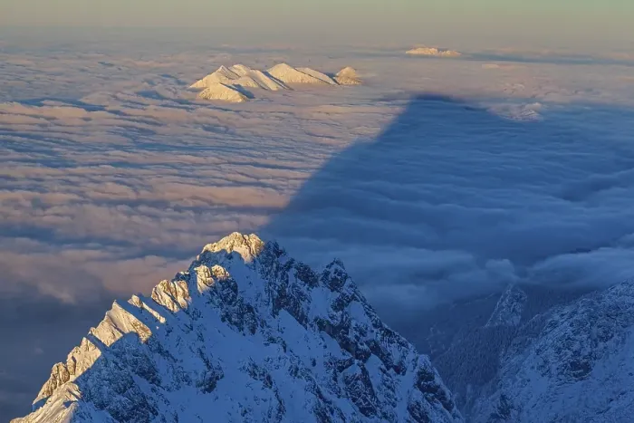 Framed Print : Mountain peaks above high fog, evening light
