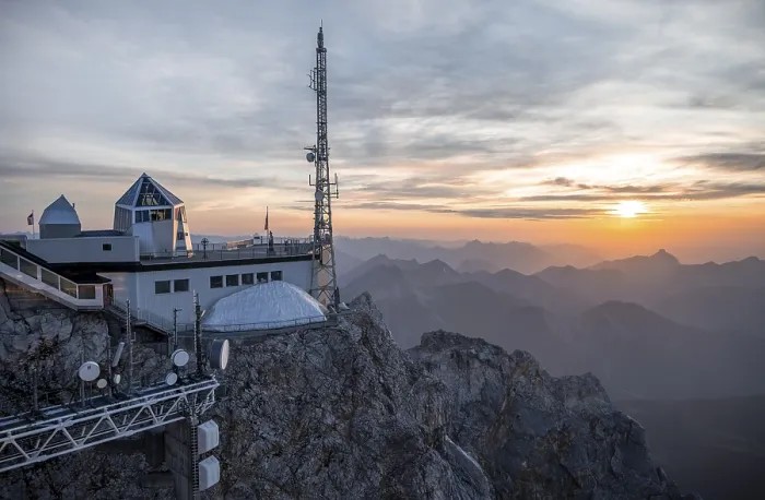 Framed Print : Mountain station of the Tyrolean Zugspitze railway at the summit of the Zugspitze Framed Print : Mountain station of the Tyrolean Zugspitze railway at the summit of the Zugspitze